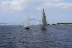 Stau unter der Fehmarnsundbrücke